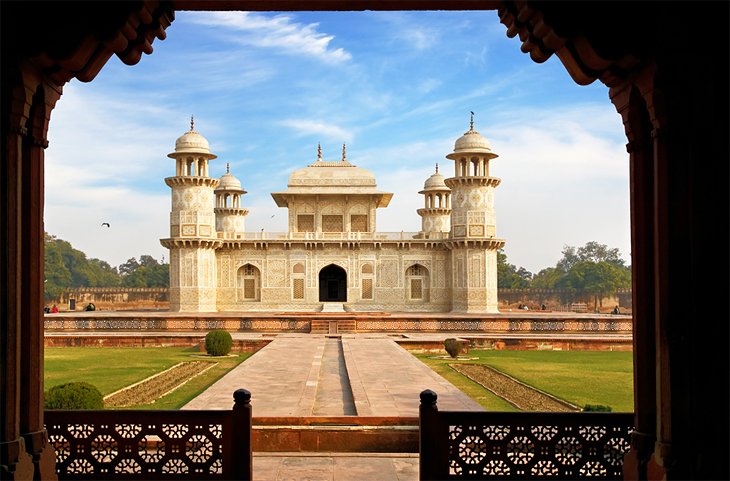 india-agra-top-attractions-itimad-daulahs-tomb