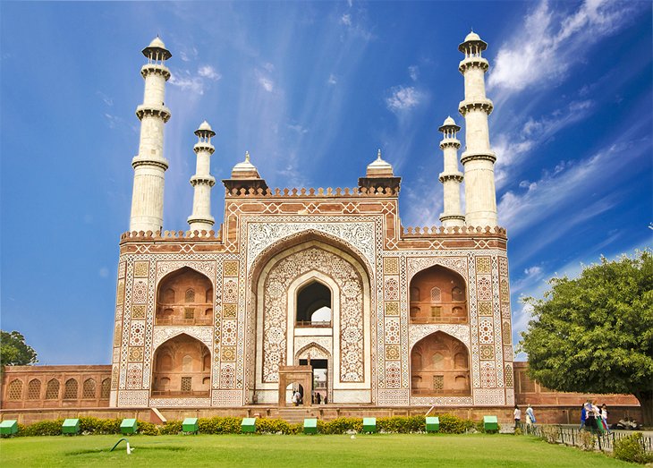 india-agra-top-attractions-akbars-mausoleum
