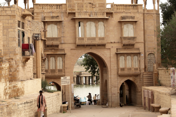 Tilon Ki Pol in Jaisalmer – Stopover on Jodhpur to Ramdevra Taxi Route