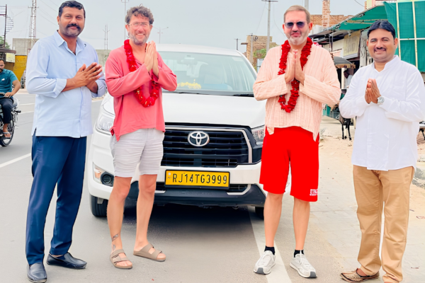Travelers with English-speaking drivers during a private India tour