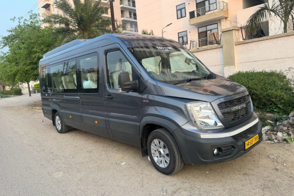 Force Urbania luxury van for Jodhpur Sightseeing Taxi group tour