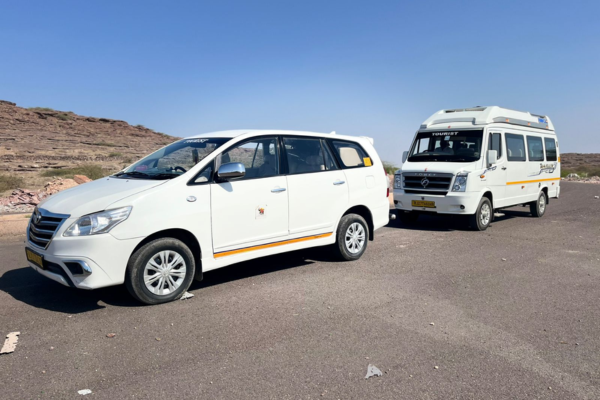 Toyota Innova SUV used for Jodhpur Sightseeing Taxi city tour service