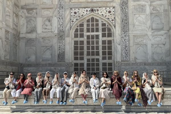 Agra Sightseeing Taxi tour visiting Taj Mahal, Agra Fort, and Mehtab Bagh