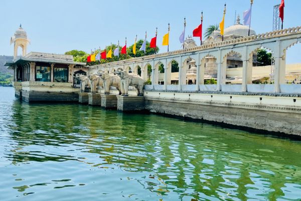 Jag Mandir island palace tour with Udaipur Sightseeing Taxi package