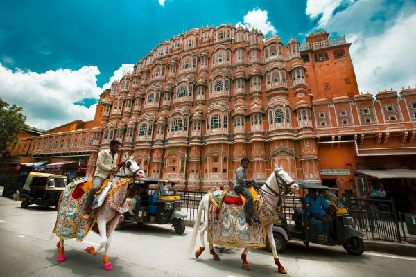 Jaipur Sightseeing Taxi visiting Amber Fort, Hawa Mahal, and City Palace