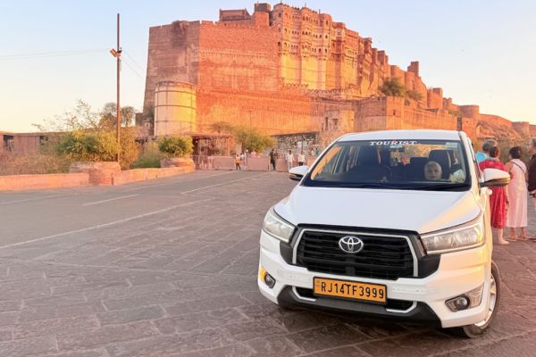 Jodhpur Sightseeing Taxi tour near Mehrangarh Fort and the Blue City