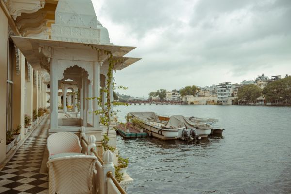 Lake Pichola sightseeing included in Udaipur Sightseeing Taxi city tour