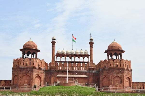 Delhi Sightseeing tour visit to Red Fort historic Mughal monument