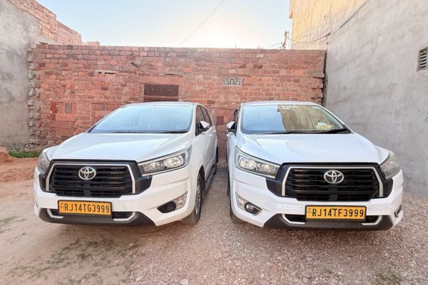 SUV vehicles for comfortable Delhi Sightseeing taxi service