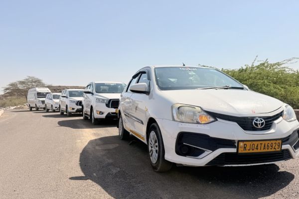 Sedan cars available for Delhi Sightseeing taxi tours