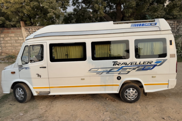 Tempo Traveller at Amber Fort, Jaipur