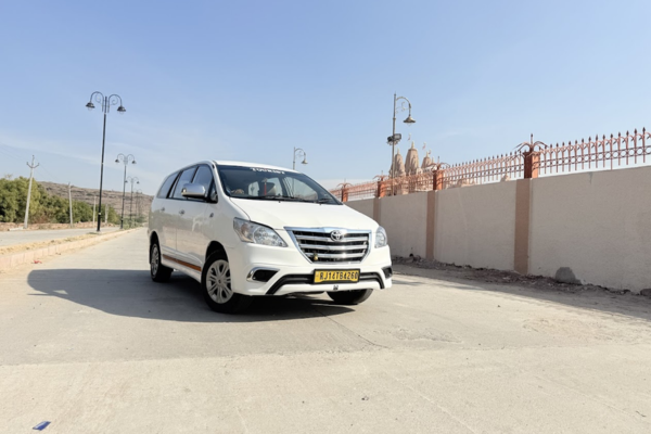 Toyota Innova taxi service in Jodhpur Rajasthan