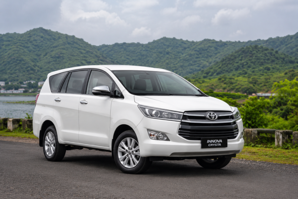 Toyota Innova Crysta for Agra sightseeing