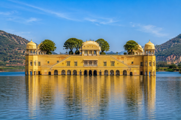 Jal Mahal floating palace in Man Sagar Lake