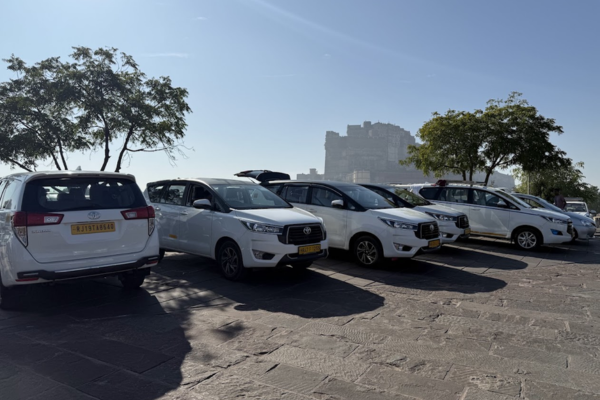 Vehicles with Mehrangarh Fort in Jodhpur